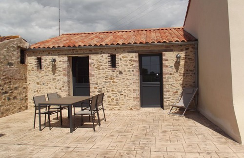 Saint-Prouant House | cottage "straw of yesteryear" 4 to 5 people near the PUY DU FOU in St Prouant