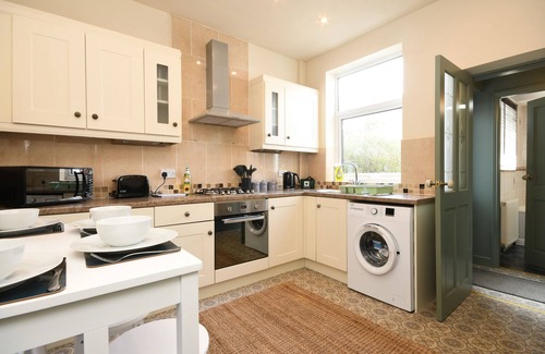 Chesterfield House | Cottage Style 3 bedroom House - Close to City centre & The Peaks