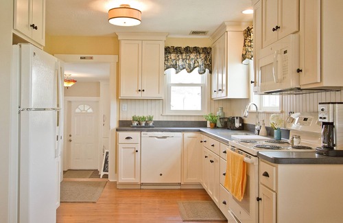 Leacock-Leola-Bareville House | Cottage Style guest house centralized in Lancaster County