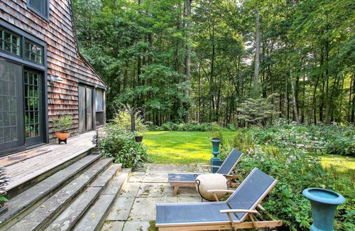 Taconic House | Cottage-style home, beautiful landscaping, large screened porch, fire pit,...