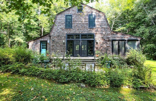Taconic House | Cottage-style home, beautiful landscaping, large screened porch, fire pit,...