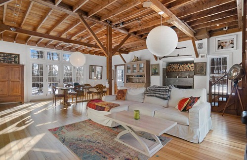 Taconic House | Cottage-style home, beautiful landscaping, large screened porch, fire pit,...