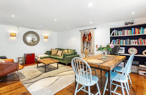 Campden Apartment | Cottage Style Three Bedroom House