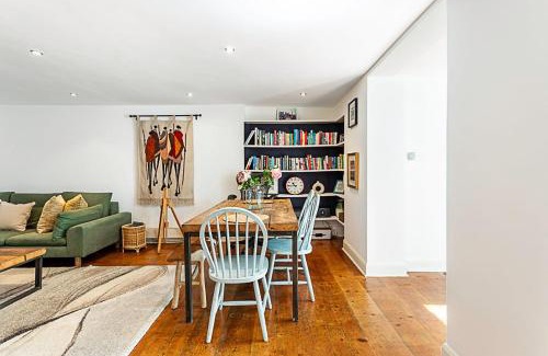 Campden Apartment | Cottage Style Three Bedroom House