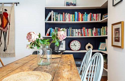 Campden Apartment | Cottage Style Three Bedroom House