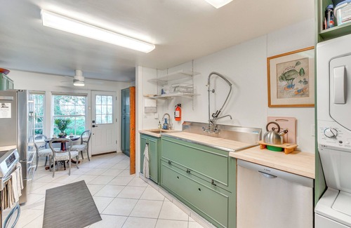 Leesburg's Old and Historic District Cottage | Cottage w/Furnished Patio & Garden: Dtwn Leesburg