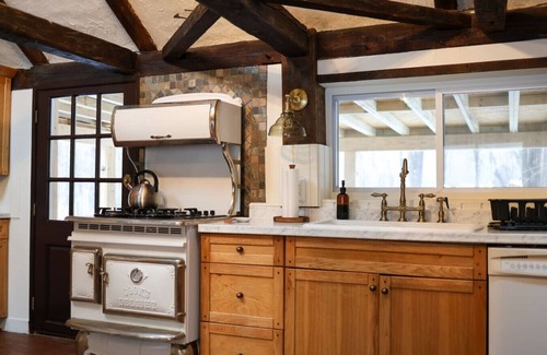 Cairo House | Cottage w/hot tub 15min to Windham & Catskill