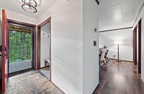Kabletown Cottage | Cottage w/Hot Tub and 100-Mile Valley Views!