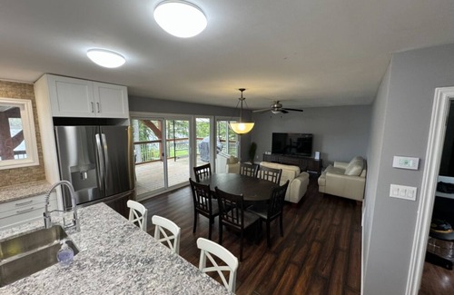 Front of Yonge Ski Chalet | Cottage waterfront