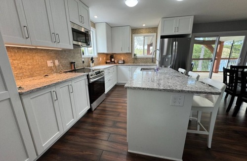 Front of Yonge Ski Chalet | Cottage waterfront