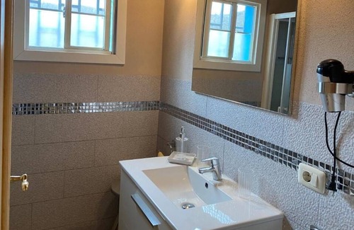 El Jaral House | Cottage with 1 Bedroom, 2 Bathroom Heated solar Pool, Sauna, Jacuzzi Garden