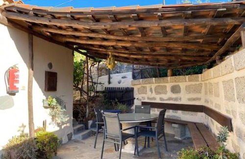 El Jaral House | Cottage with 2 Bedroom, 2 Bathrooms, Heated solar Pool, Sauna, Jacuzzi, Garden