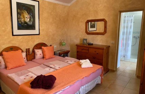 El Jaral House | Cottage with 2 Bedroom, 2 Bathrooms, Heated solar Pool, Sauna, Jacuzzi, Garden