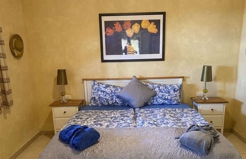 El Jaral House | Cottage with 2 Bedrooms.2 Bathrooms, Heated solar Pool, Sauna, Jacuzzi, Garden