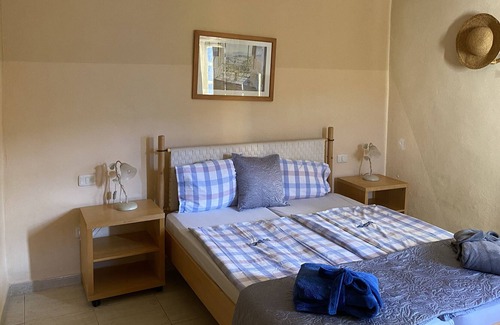 El Jaral House | Cottage with 2 Bedrooms.2 Bathrooms, Heated solar Pool, Sauna, Jacuzzi, Garden