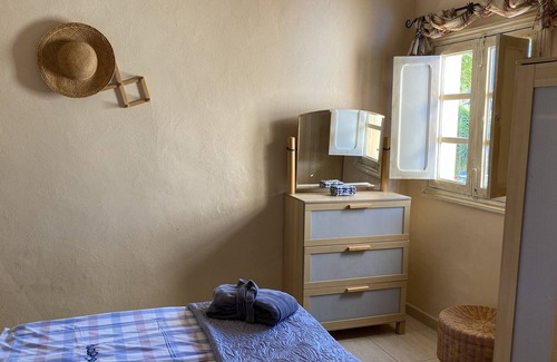 El Jaral House | Cottage with 2 Bedrooms.2 Bathrooms, Heated solar Pool, Sauna, Jacuzzi, Garden