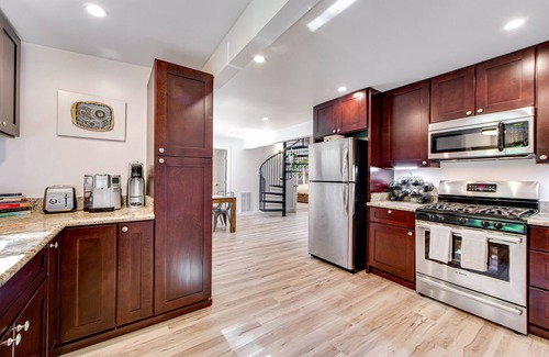 Rio Nido House | Cottage with a large patio, free WiFi, washer/dryer, & gas grill