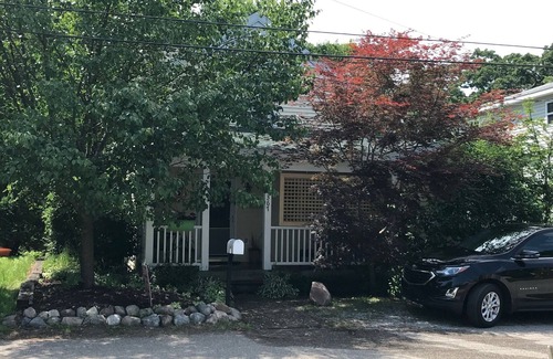 Spring Lake House | COTTAGE WITH ACCESS TO PRIVATE BEACH ON SPRING LAKE.