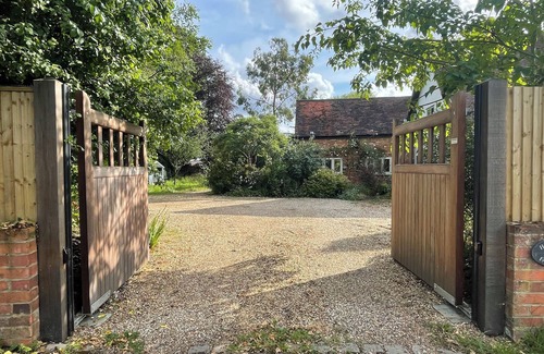 Henley Cottage | Cottage With Beautiful Garden, 7 Mins From Henley-on-thames