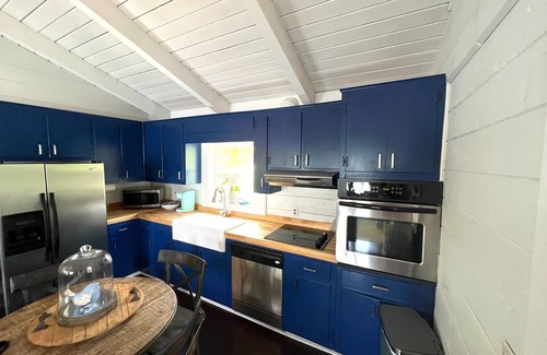 Crane Hill Cottage | Cottage with big water views Smith Lake. Firepit/Outdoor Games. Private Dock.