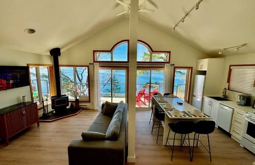 Pender Island Cabin | Cottage with East Suite at Sahhali on the Bluffs
