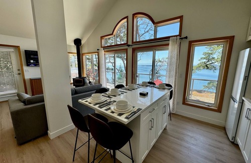 Pender Island Cabin | Cottage with East Suite at Sahhali on the Bluffs