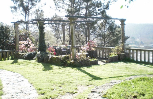 Ponteareas House | Cottage with garden