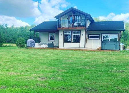 Neiden House | Cottage with good standard next to Neiden river