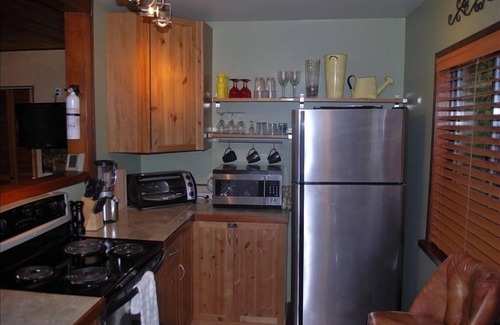 Tuwanek Cottage | Cottage with Hot Tub Deck / Gazebo with Propane Firepit
