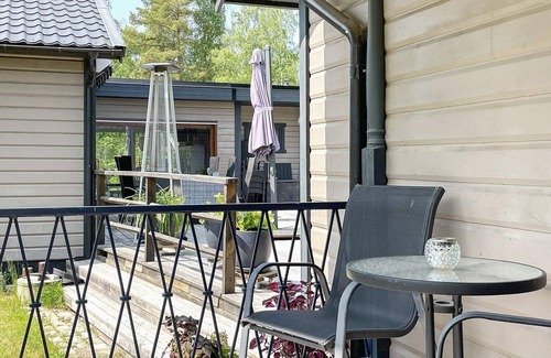 Rejmyre House | Cottage with Hot Tub in Rejmyre