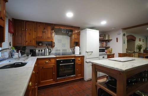 New Forest District Cottage | Cottage With Indoor Swim Spa in New Forest National Park for families or couples