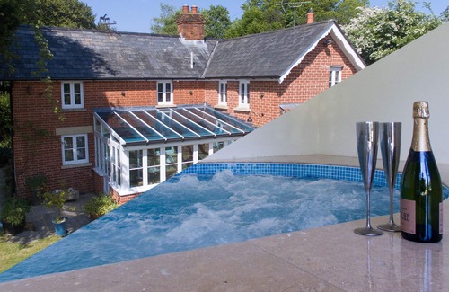 New Forest District Cottage | Cottage With Indoor Swim Spa in New Forest National Park for families or couples