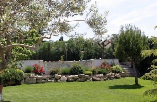 Caromb Apartment | Cottage with infinity pool in Provencal farmhouse