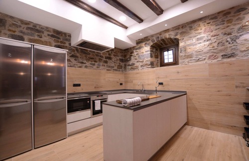 Zubiri Cottage | Cottage with Jacuzzi, Barbecue and Garden