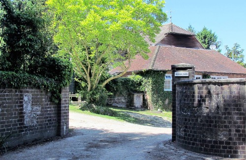 Etchingham Cottage | Cottage With Large Private Swimming Pool, WiFi,Views And Gardens