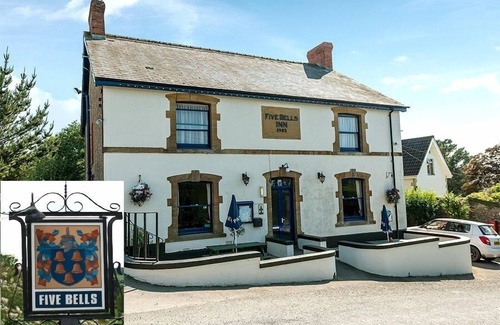 Whitchurch Canonicorum Cottage | Cottage with Private Courtyard - "Cider Barn"
