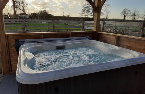 Welton Cottage | Cottage with private hot tub