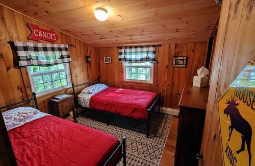 Deerfield Cottage | Cottage with Private Dock on Pleasant Lake Deerfield, NH