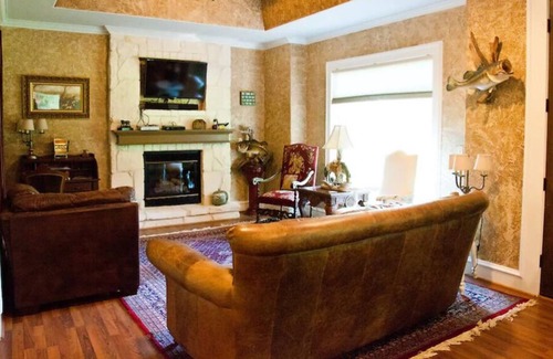 Washington House | Cottage with Private Hot Tub
