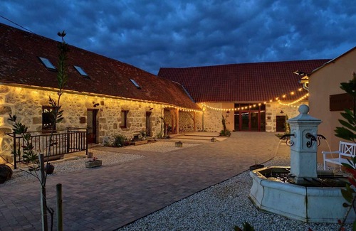 Montaigu-le-Blin Cottage | Cottage with Spa, Fireplace, Nature and Comfort in Montaigu-le-Blin