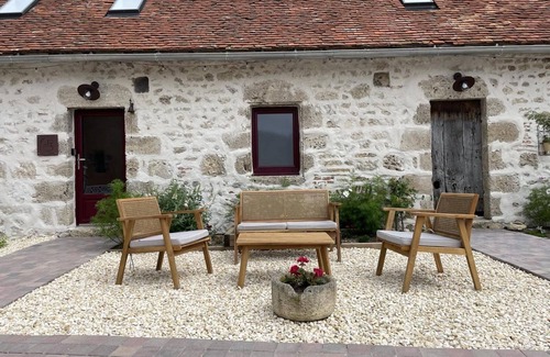 Montaigu-le-Blin Cottage | Cottage with Spa, Fireplace, Nature and Comfort in Montaigu-le-Blin