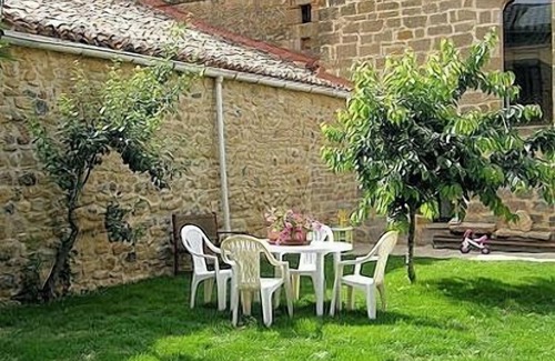 Lacar Cottage | Cottage, with stove, barbecue and wood oven, for 10 people