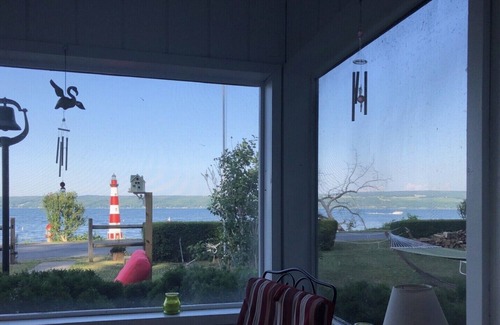 Himrod Cottage | Cottage with Sunrise View of Seneca Lake