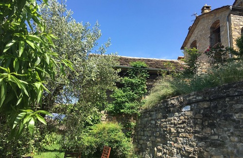 Ainsa House | Cottage with terrace and garden