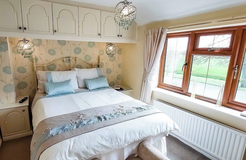 Alford Cottage | Cottage with two doubles and one twin.