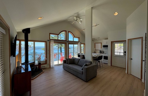 Pender Island Cabin | Cottage with West Suite at Sahhali on the Bluffs