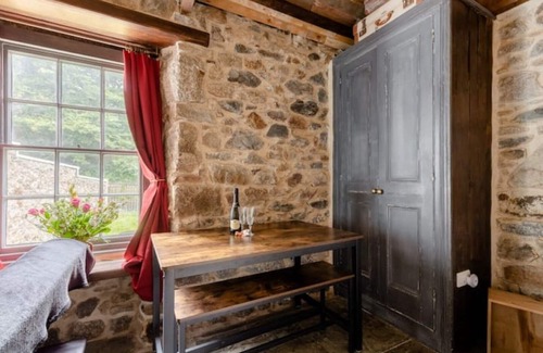 Camborne Cottage | Cottage/Wood Burner Long Stays Welcome