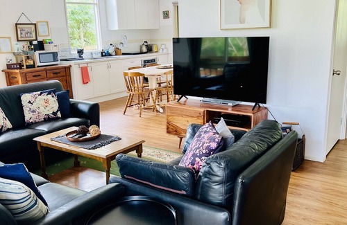 Don Valley House | Cottage-Yarra Valley-10 Acres-Breakfast Inc-15 Mins From Healesville & Warburton