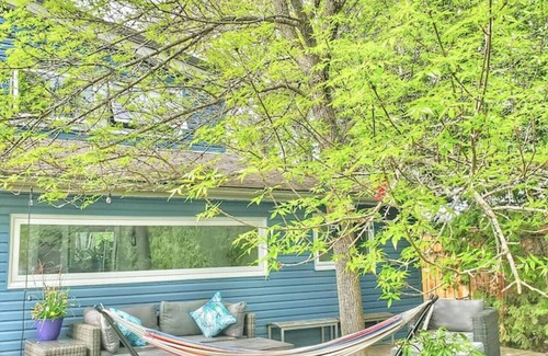 Gravenhurst Cottage | Cottage · Zuka Lakeview Cottage with Cedar Hot Tub & Sauna