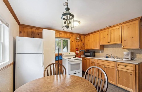 Greenbush Apartment | Cottages 7 & 9 - Fire Pit - Beach - Sleeps 8